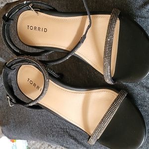 Torrid 7.5 W. NEW! 4H Black Ankle Strap Heels.